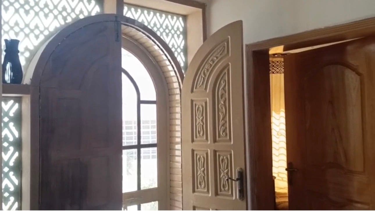 3 Stories House for sale 4
